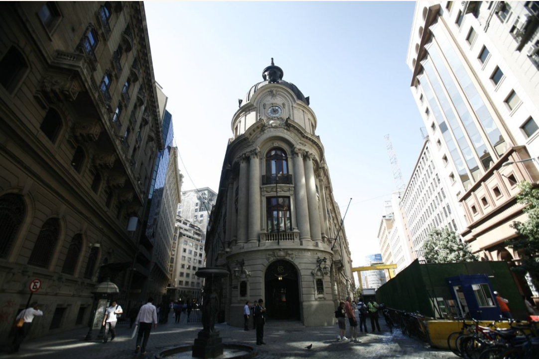 Bolsa chilena abre al alza en línea con Wall Street luego de que Trump se muestra optimista sobre un acuerdo con Irán